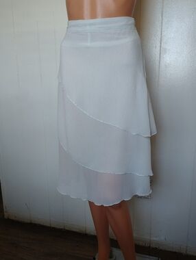 Dating Light White Layered Midi Skirt Size S.